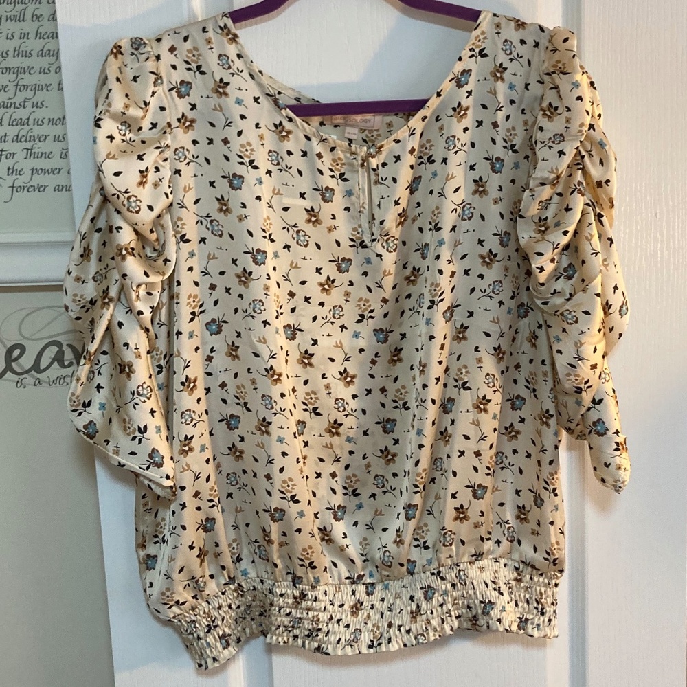 FLORAL BLOUSE ( NEW WITH TAGS )
